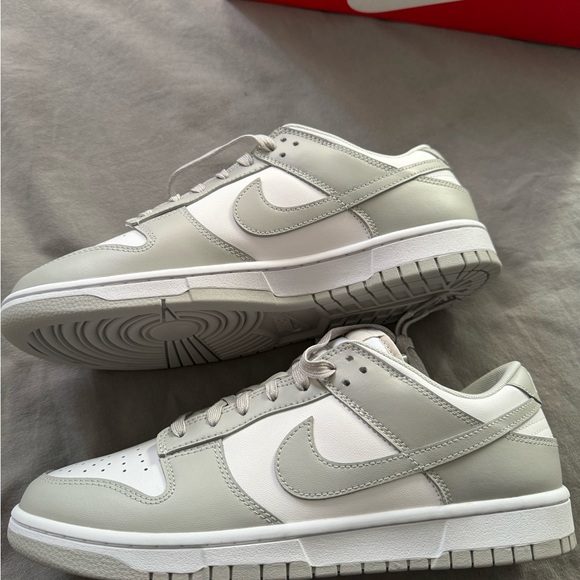 NIKE DUNKS BRAND NEW - Picture 3 of 4